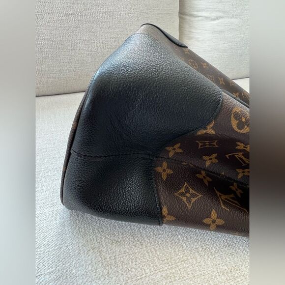 865. AUTH Louis Vuitton Monogram Tote Bag - Picture 4 of 16